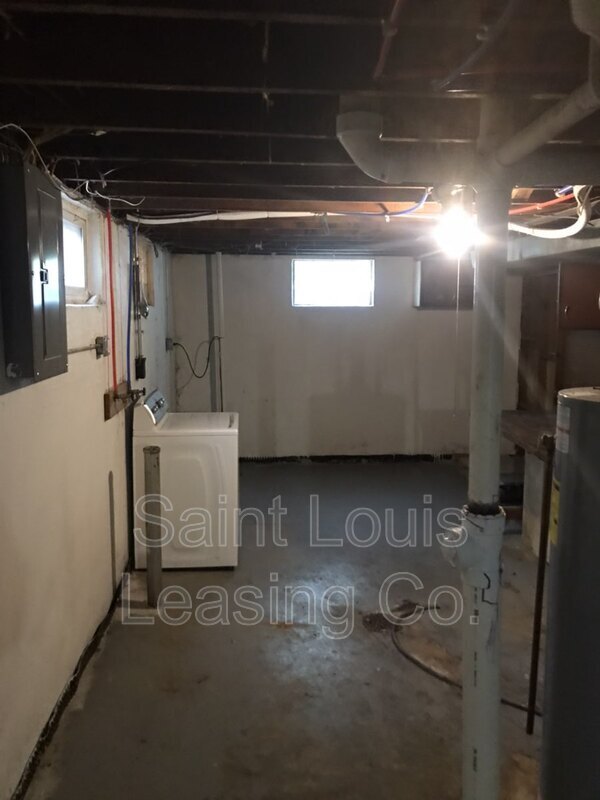 Building Photo - 370 St Edward Ln