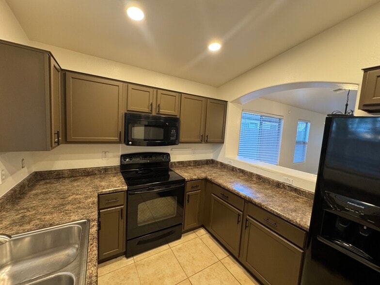 Kitchen 3 - 2432 W Tamarisk Ave