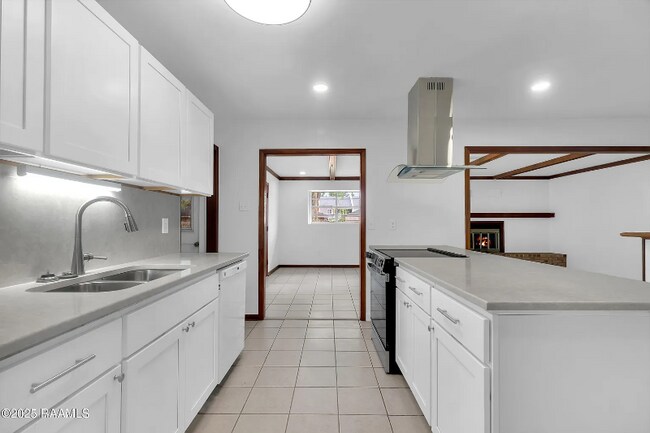 Building Photo - 309 S Wakefield Dr