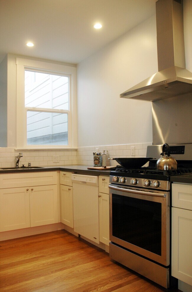 Building Photo - 46 Jersey Street