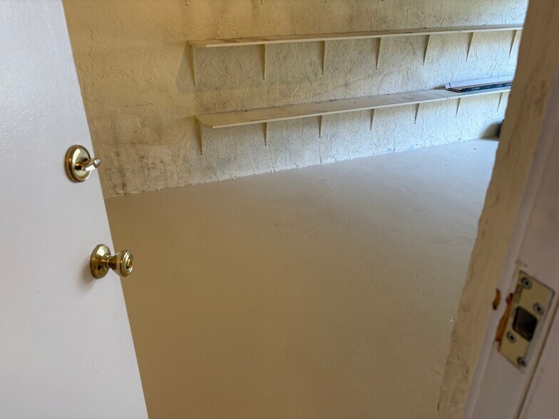 Building Photo - 3951 NE 17th Ave