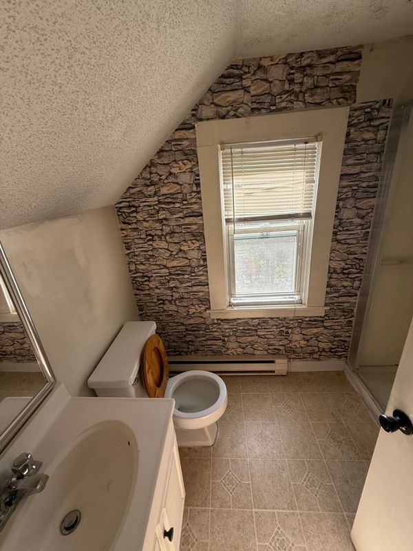 Building Photo - 22 Emmett St