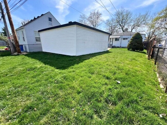 Building Photo - Beautiful 3-Bedroom Home with Large Fenced Backyard