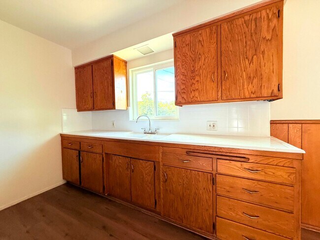 Building Photo - 2270 White St