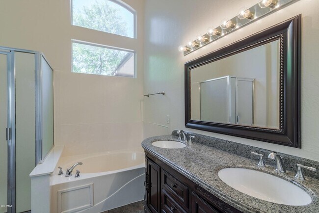 Building Photo - 230 S Pineview Pl