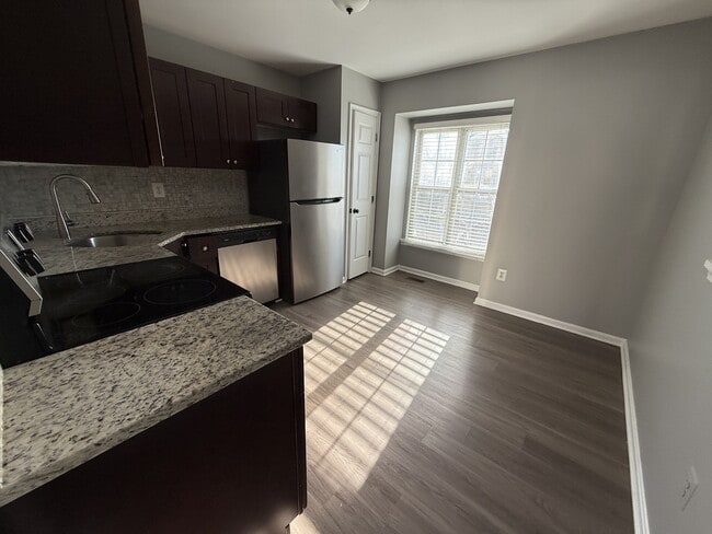 Building Photo - 1027 Pirates Ct