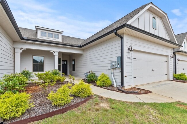 Building Photo - Discover this beautiful new townhome in th...