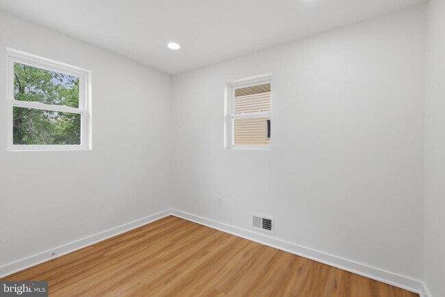 Building Photo - 1545 11th St S