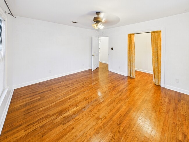 Building Photo - 1206 E 30th St