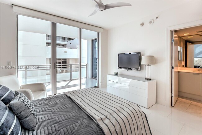 Building Photo - 3535 S Ocean Dr