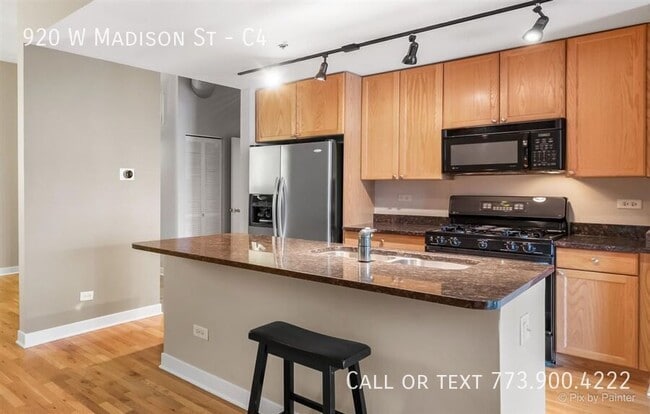 Building Photo - 920 W Madison St