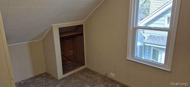 Building Photo - 830 Knowles St