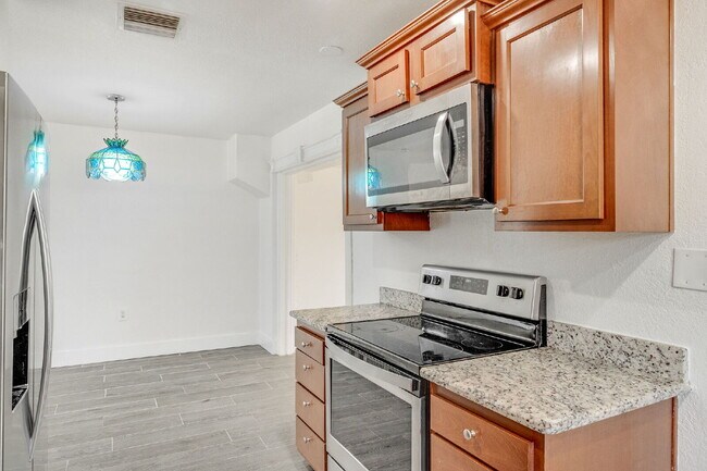 Building Photo - Remodeled 3/2 in Central Merritt Island!