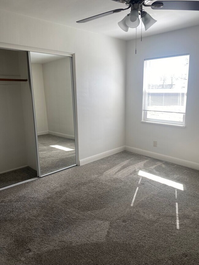 Building Photo - Sweet 4 bd, 2 bath, 2+car garage near MidTown