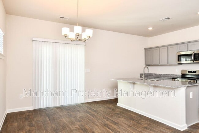 Building Photo - 27 English Ct