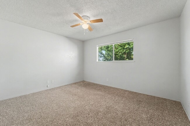 Building Photo - 3 bedroom 1 bath house in Yuba City