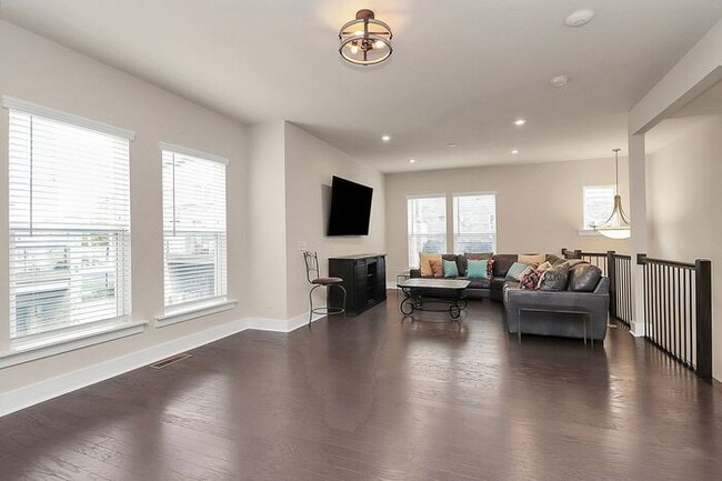 Building Photo - Stunning 3BD/3.5BA End Unit w/ City Views!