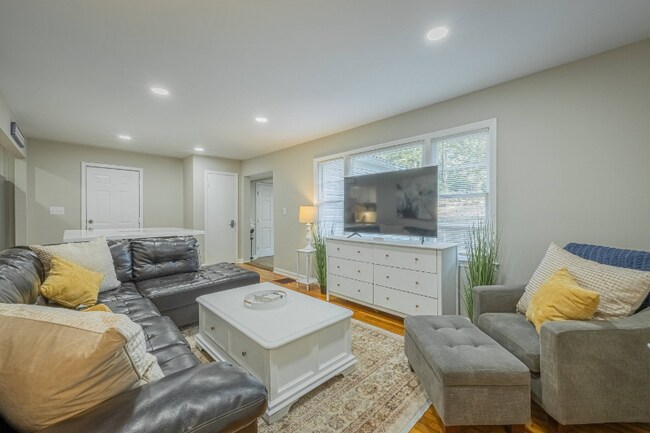 Building Photo - 230 Habersham Dr