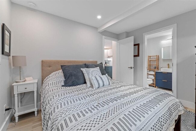 Building Photo - 228 E Harding St