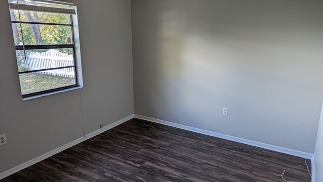 Building Photo - 3 Bedroom 2 Bath Pool Home in Mt Dora