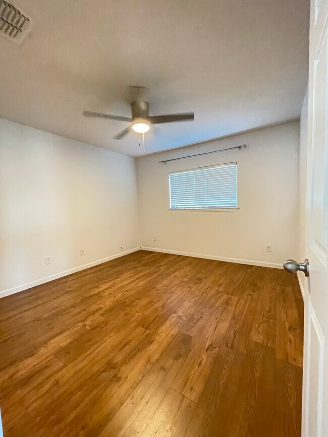 Building Photo - 16206 Raceway Downs