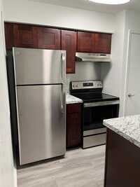 Building Photo - Hillcrest Apartments