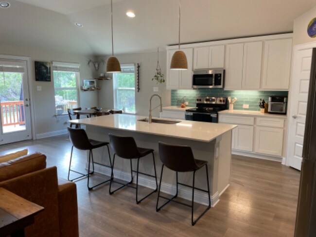 Building Photo - 21413 Highland Lake Dr