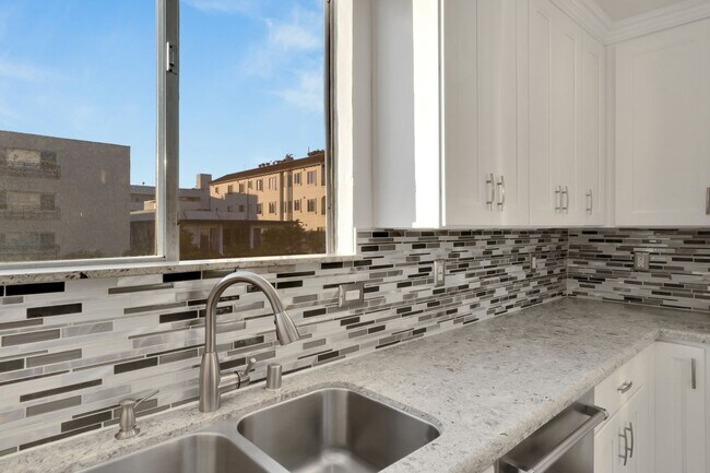 Building Photo - Palm Beverly Apartments