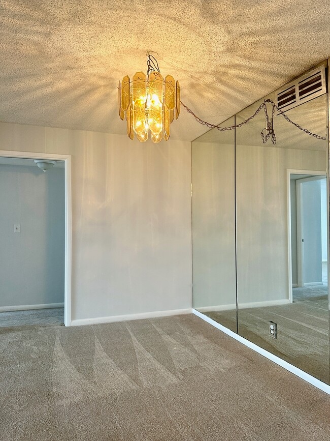 Building Photo - 2617 Cove Cay Dr