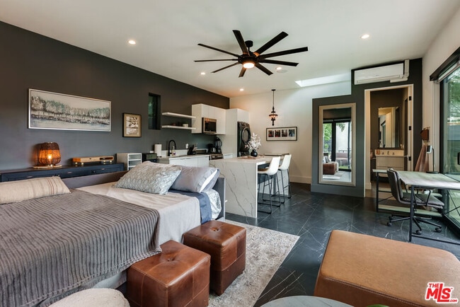 Building Photo - 18589 Linnet St