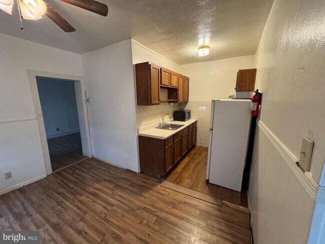 Building Photo - 261 N York St