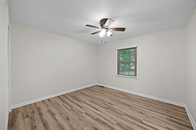 Building Photo - 20 Ridgedale Dr
