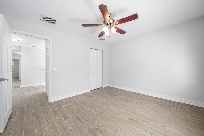 Building Photo - 8845 Sandy Crest Ln