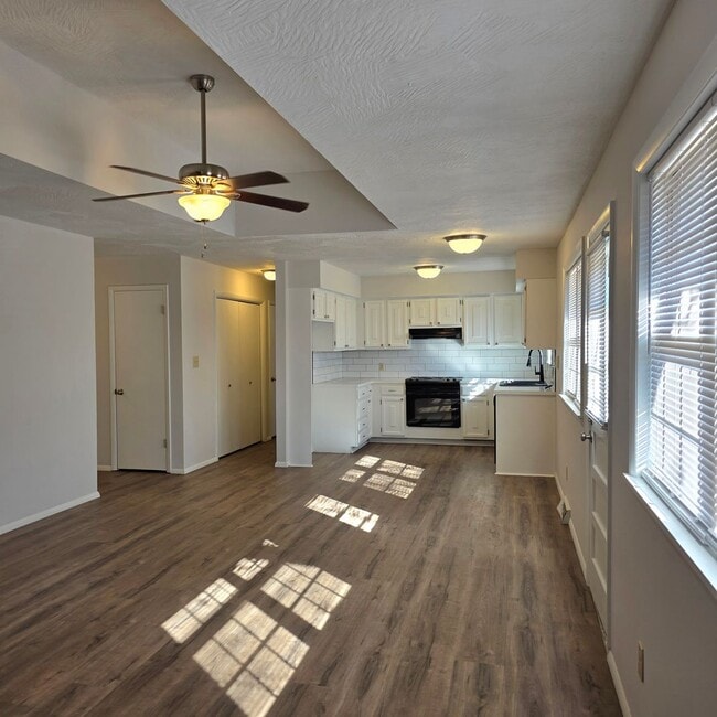 Building Photo - 3 Bedroom, 2 Bath, 2-Car Garage Home for Rent