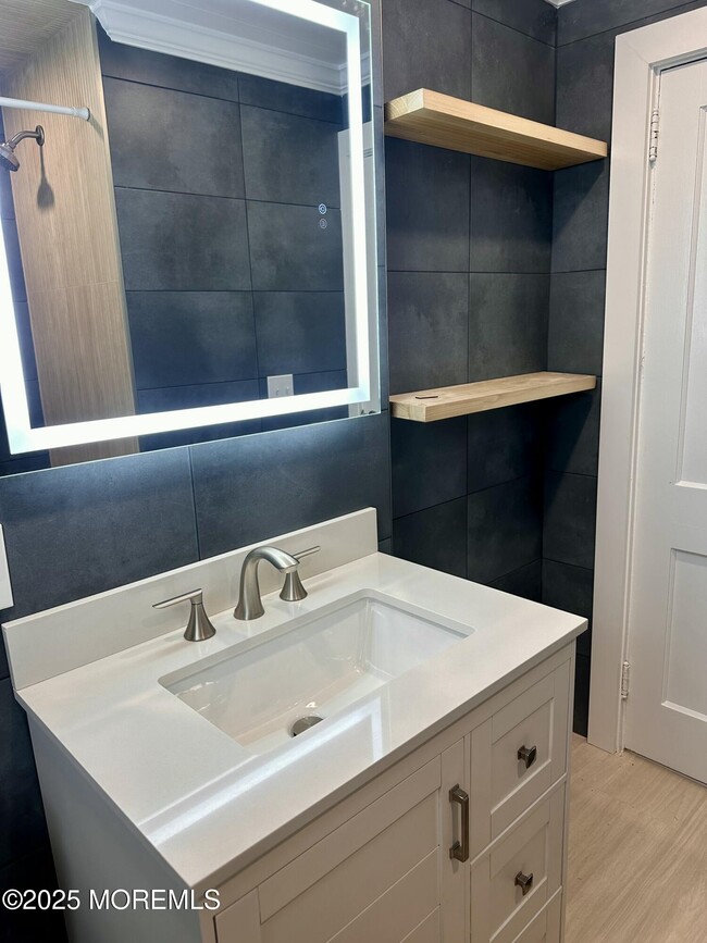 Building Photo - 304 Arnold Ave