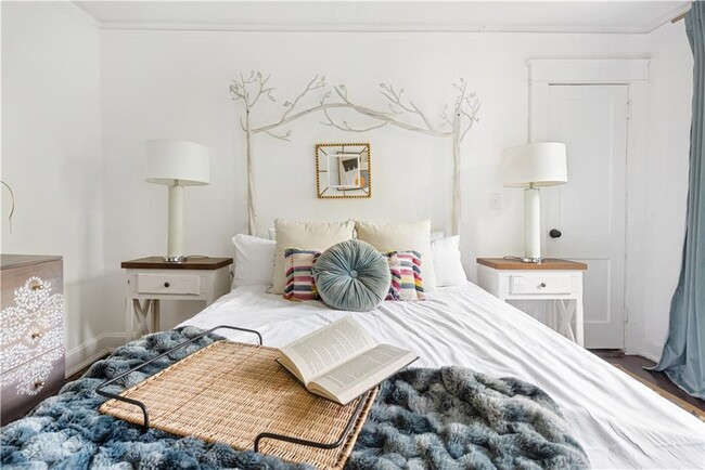 Building Photo - 1031 Austin Ave NE