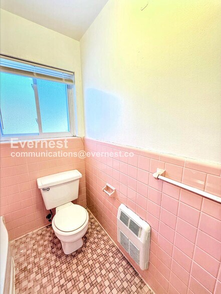 Building Photo - 15601 Schoolcraft Rd