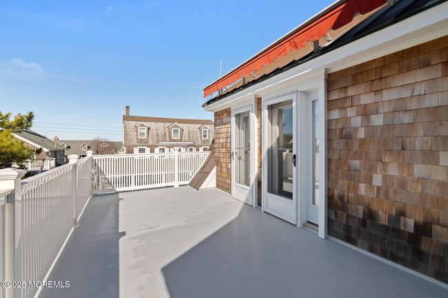 Building Photo - 409 East Ave