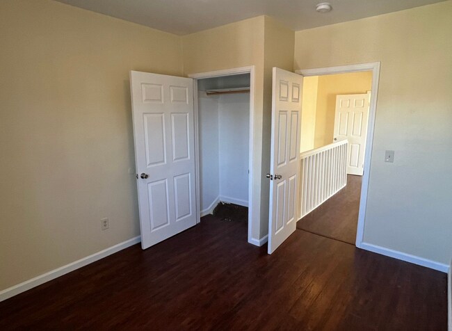 Building Photo - 402 Bissell Ave