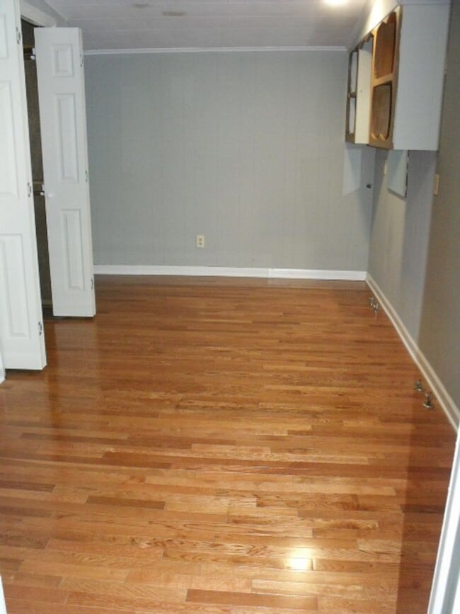 Building Photo - THIS COULD BE YOUR NEW HOME, BUSINESS, OR BOTH!