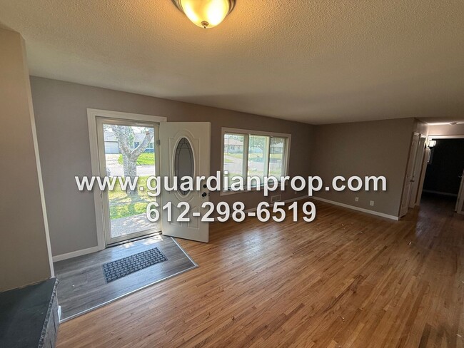 Building Photo - Cottage Grove House Available Now, Lower F...