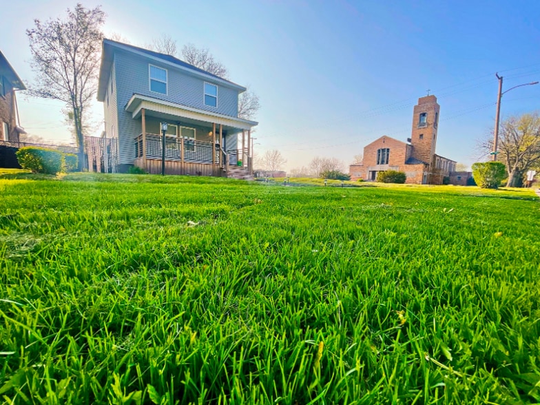 Building Photo - 708 Vermont St