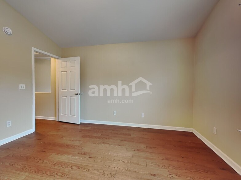 Building Photo - 116 Spring Lakes Dr