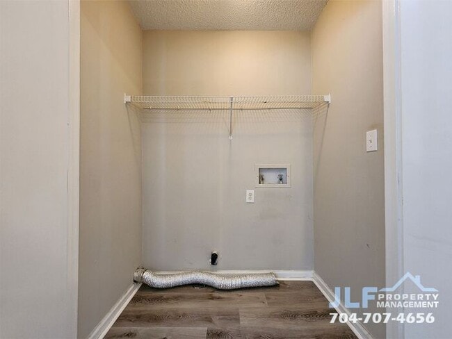 Building Photo - 2 Story All Brick 2/1.5 Townhouse in Concord