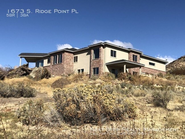 Primary Photo - 5 bed 3 bath - Right Next to Table Rock