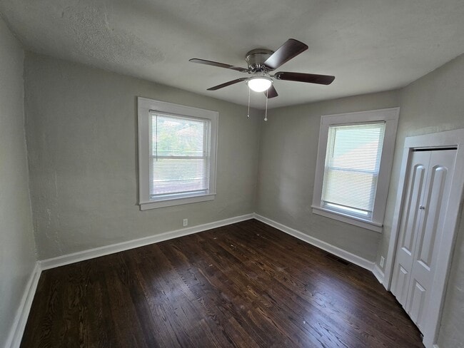 Building Photo - Cozy 2 Bedroom