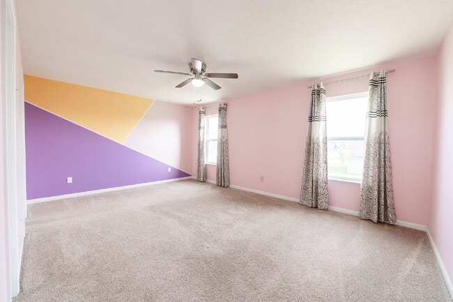 Building Photo - 4 bedroom 2.5 bath