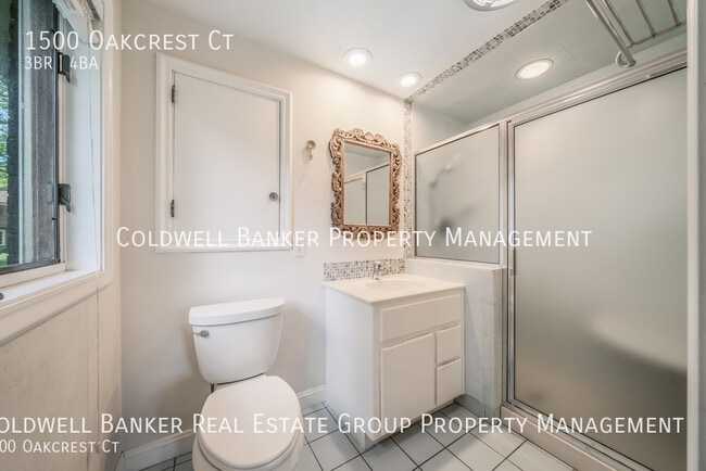 Building Photo - 1500 Oakcrest Ct