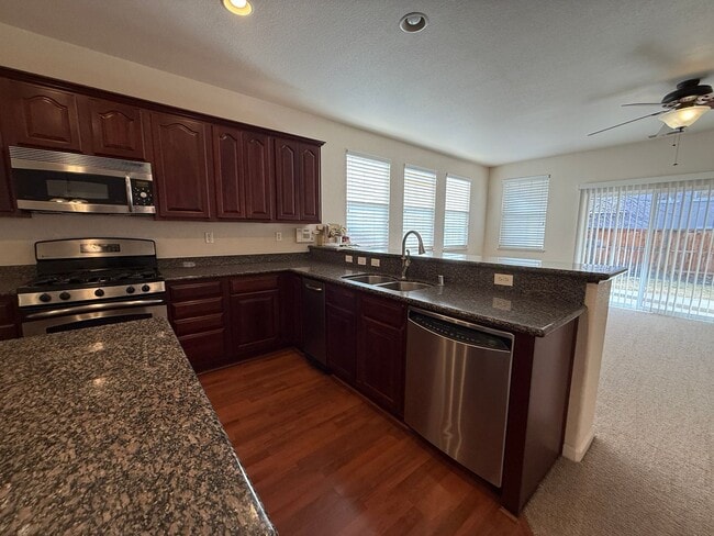 Building Photo - Beautiful single story 3 bedroom, 2 bath home with nearly 1900 sq ft of living space.