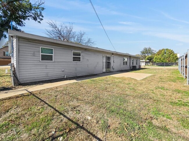 Building Photo - 5837 Aton Ave